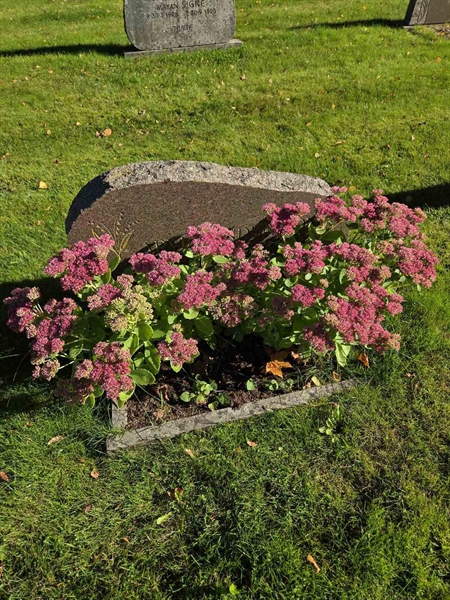 Grave number: T A E  1033-1034
