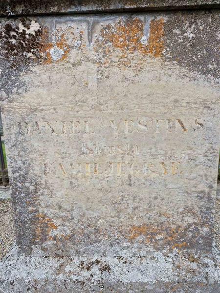 Grave number: 501 05 582-584