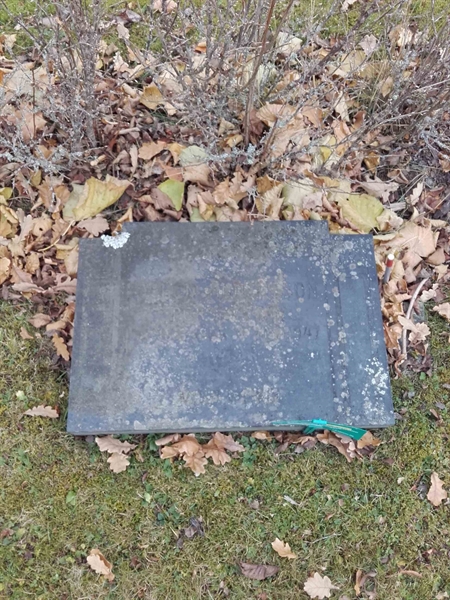 Grave number: NO 24   717