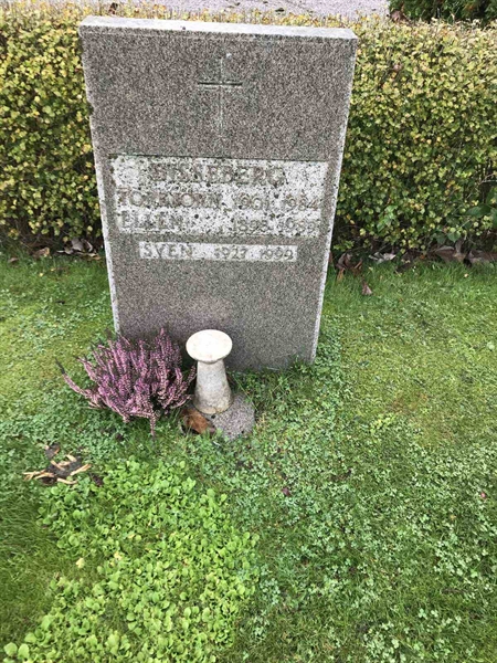 Grave number: B 03     3, 4