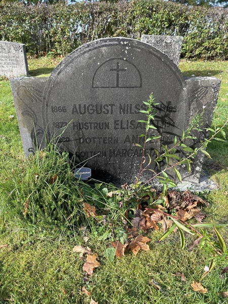 Grave number: T A E   946-948