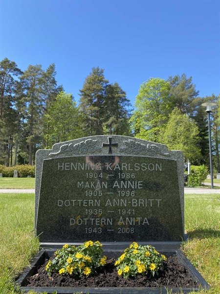 Grave number: 1 04 325, 326