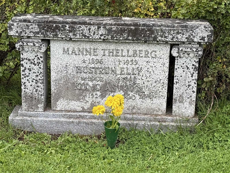Grave number: IN 11   447