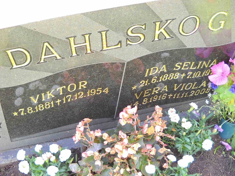 Grave number: 3 MB 17 36, 38