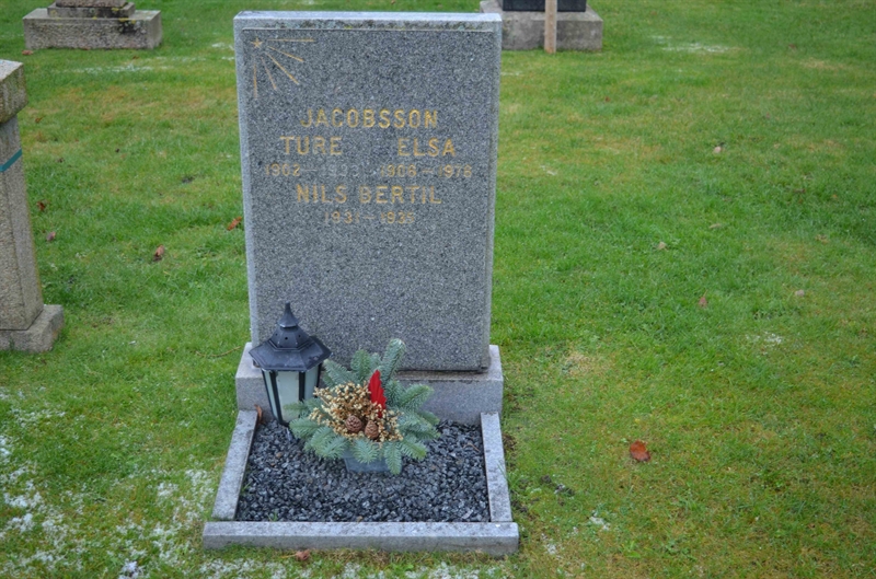 Grave number: TR 3    43