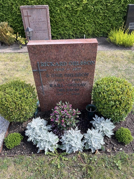 Grave number: NK Urn XVII    30