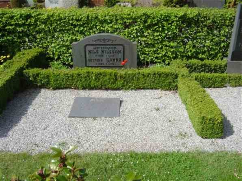 Grave number: FLÄ G     4a,    4b