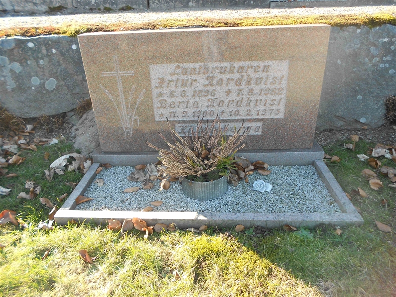 Grave number: NÅ G7     7, 8