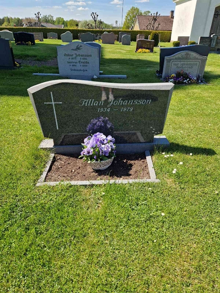 Grave number: 04 D   16, 17