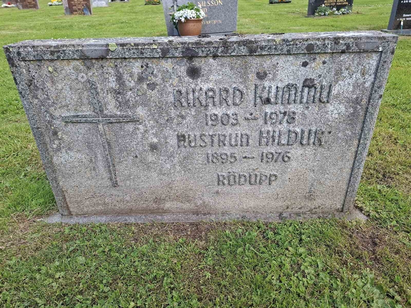 Grave number: 001 2   754