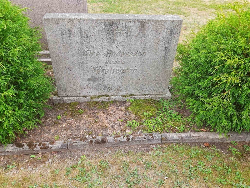 Grave number: M2 E    80, 81, 82, 83