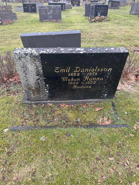 Grave number: Lax mell Kv4 152+153