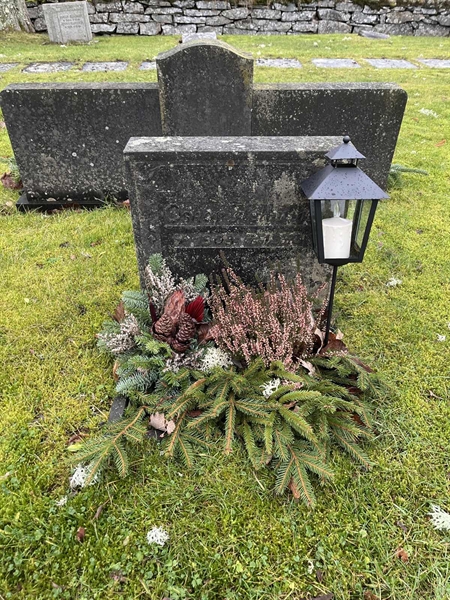 Grave number: Ärt 44 14    55+56+57