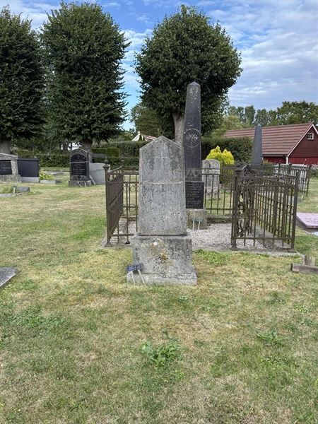Grave number: ON C   325, 326