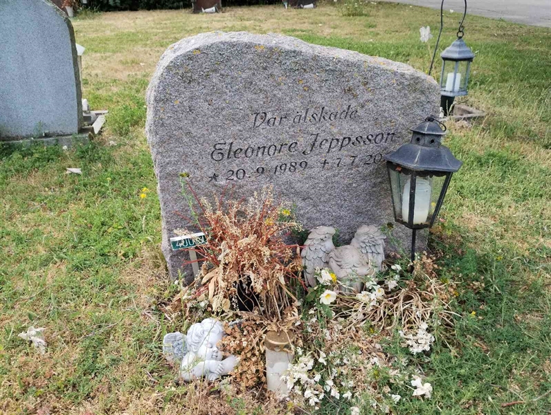 Grave number: NÅ 40    30, 31