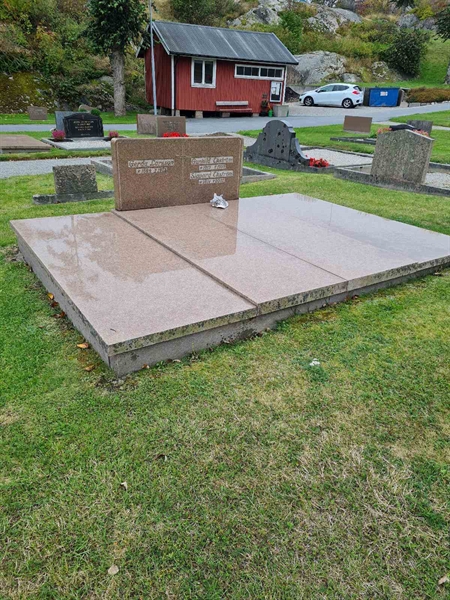 Grave number: F 04   261, 262