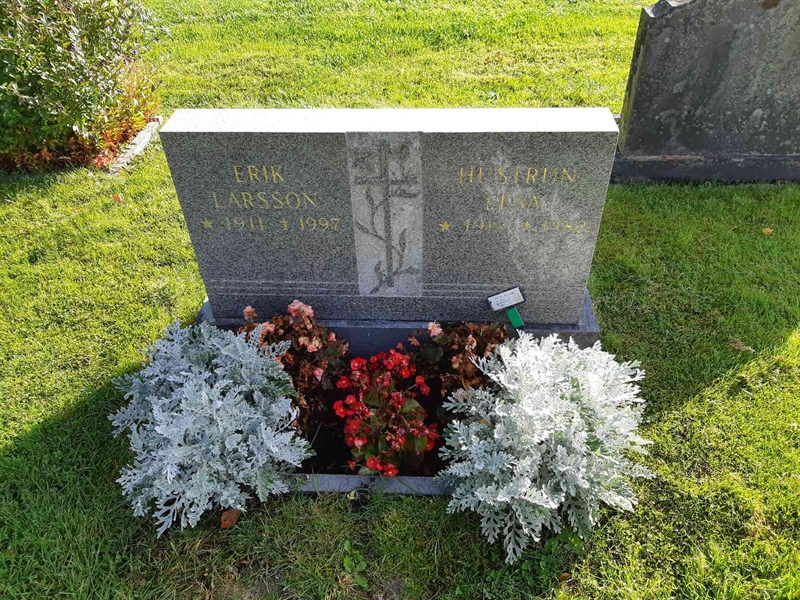 Grave number: Fr 8   407-408