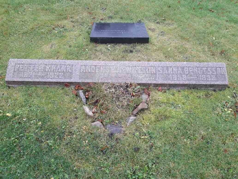 Grave number: TR 3    39