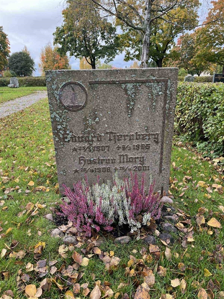 Gravnummer: 3057 1   149-150