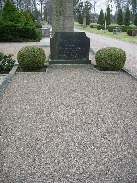 Grave number: LM 3 21  001