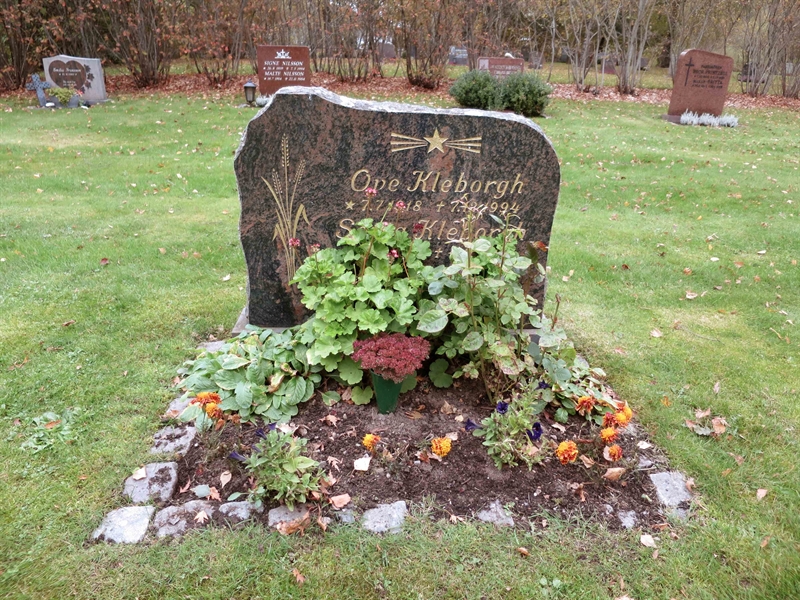 Grave number: HNB I    75