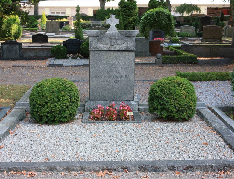 Grave number: Ö 17i   135, 136