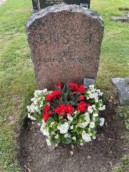 Grave number: N 4 3   301