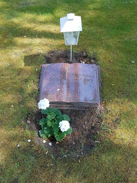 Grave number: 01 14137