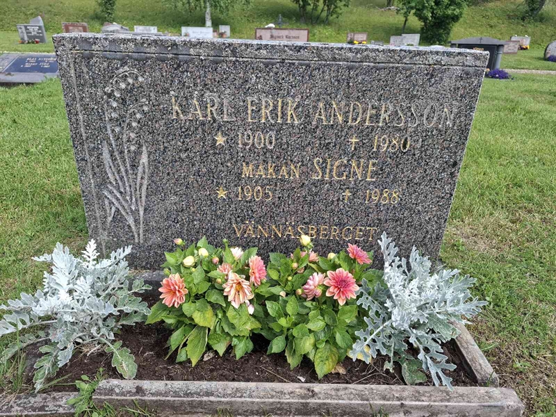 Grave number: 001 3  2183