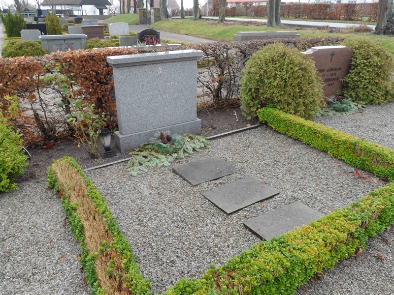 Grave number: ÖTN NVK2    24, 25