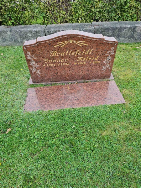 Grave number: F 05     8, 9