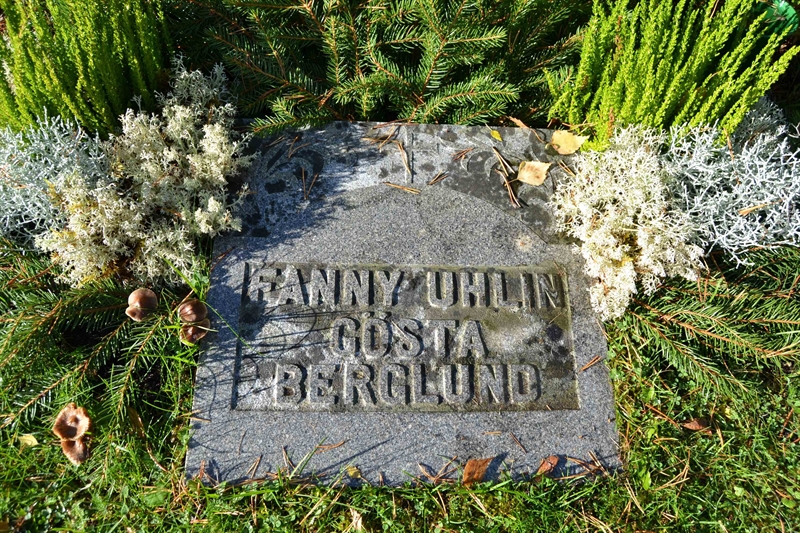 Grave number: 4 B   525