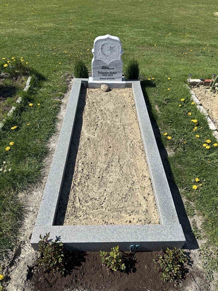 Grave number: R 05M   276