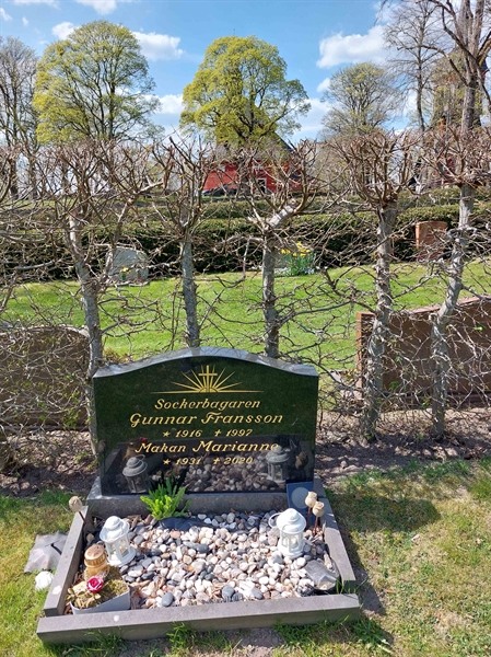 Grave number: HÖ 8   37, 38