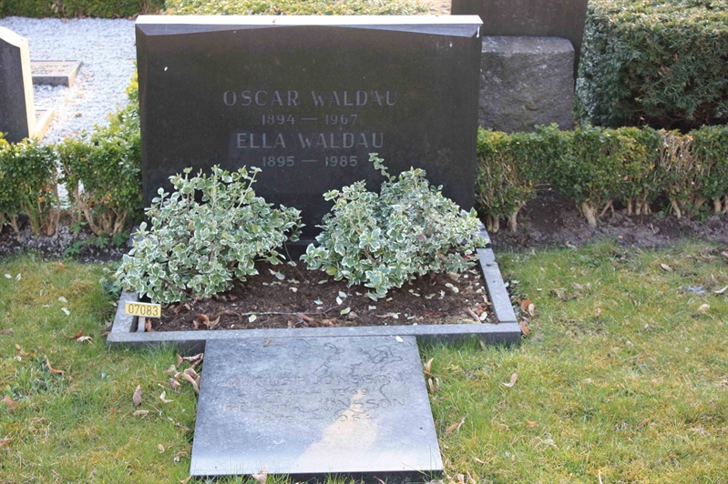 Grave number: Ö 07i   116, 117, 118