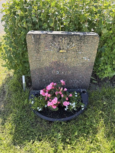 Grave number: 4 M MA    27