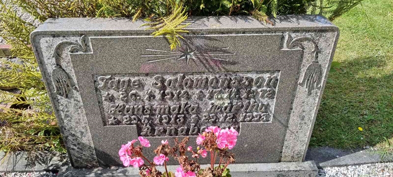 Grave number: LM 3 51  012