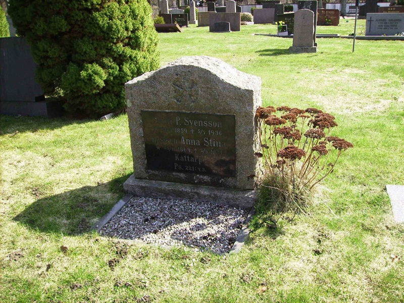 Grave number: LM 3 32  012