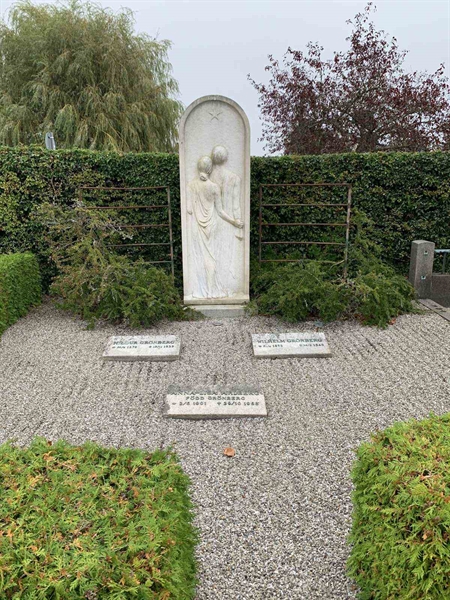 Grave number: NK IX 161+162