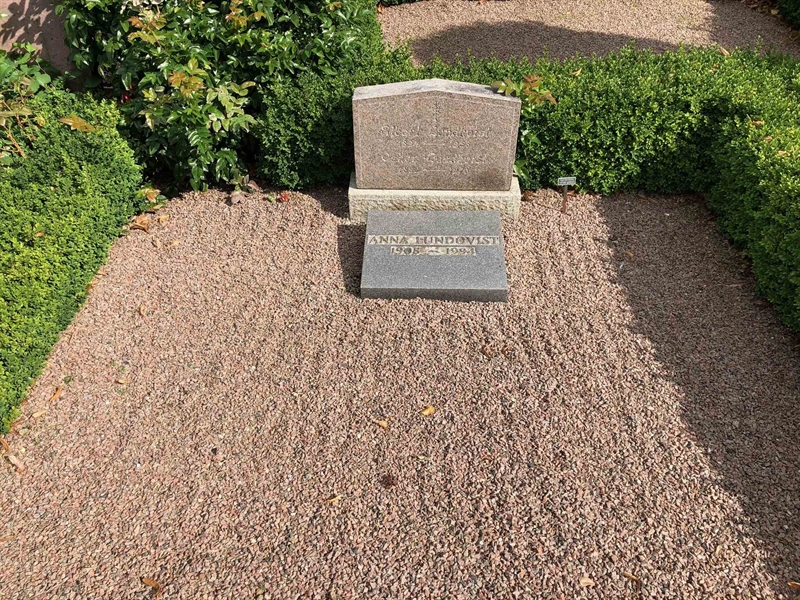 Grave number: HK 03    52, 53