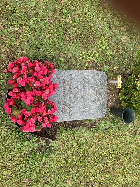 Grave number: R 02    49