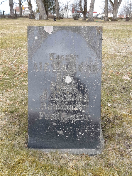Grave number: NO 02   109-110