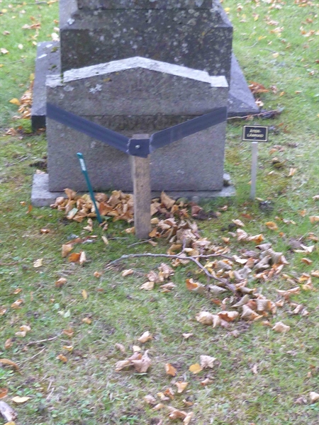 Grave number: ROG B    7, 8