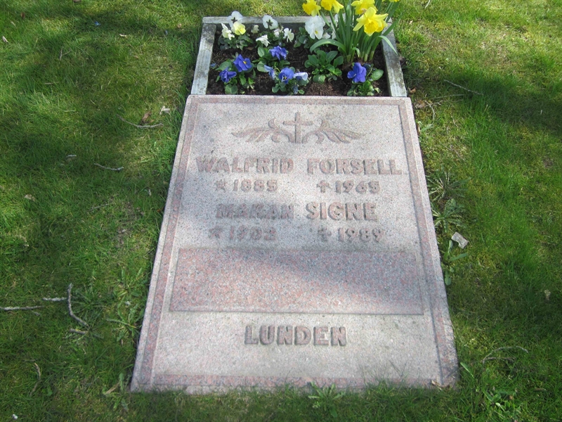 Grave number: 04 F    3, 4