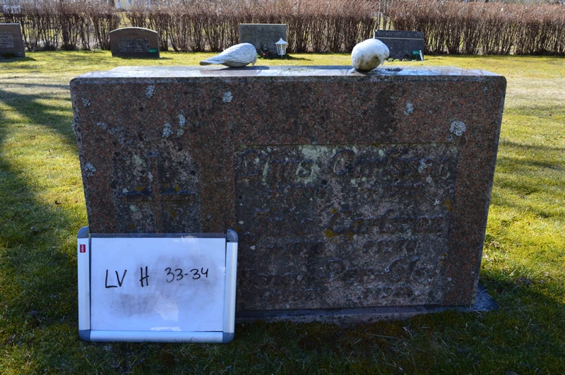 Grave number: LV H    33, 34