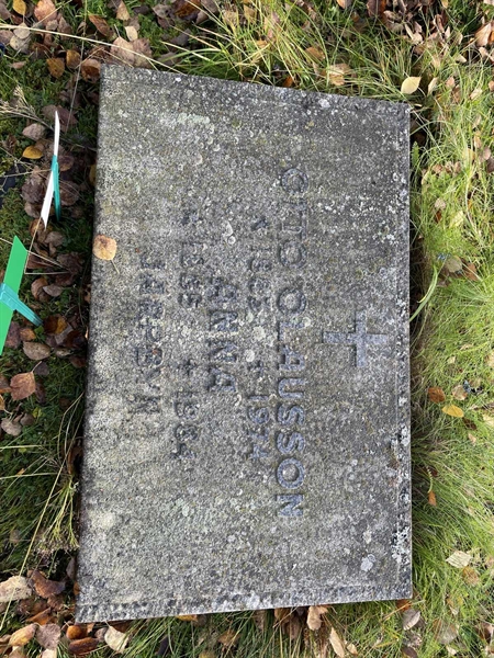 Grave number: UN D   142