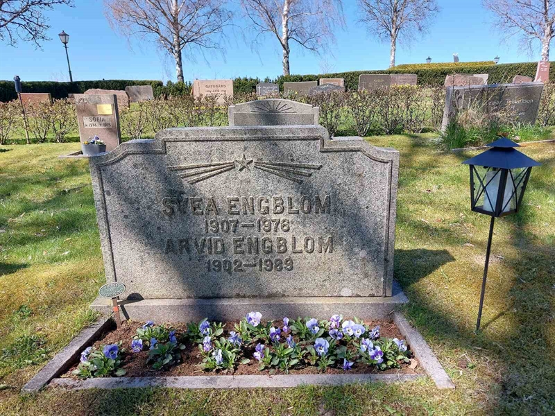 Grave number: HV 34   24, 25
