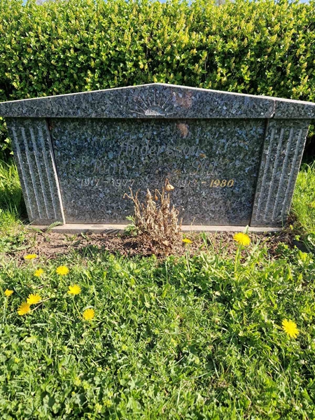 Grave number: 501 24 4836-4838