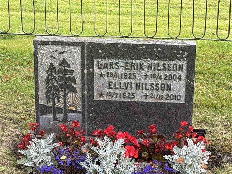 Grave number: IN 33    11-12