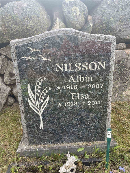 Grave number: 001 1   212